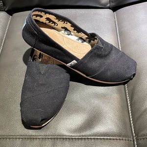 TOMS size 8 barely worn black